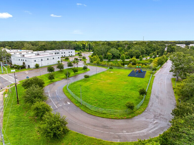 13901 Sheldon Rd, Tampa, FL à vendre - Photo de l’immeuble – Image 3 sur 7