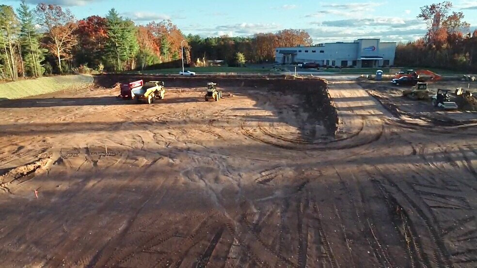 135 Business Drive park, Bristol, CT à louer - Photo de l’immeuble – Image 3 sur 4
