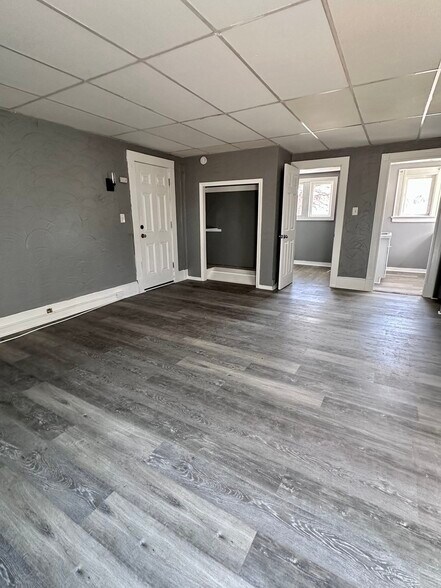 128 Mill St, Springfield, MA à vendre - Photo intérieure – Image 3 sur 14
