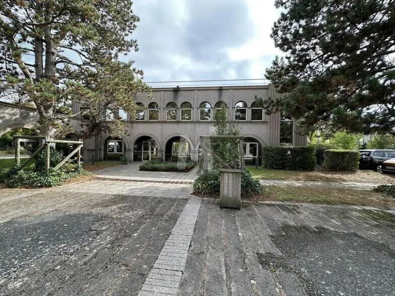 Bureau dans Orsay à louer - Photo de l’immeuble – Image 2 sur 8