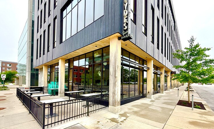 111 E Grand Ave, Des Moines, IA à louer Photo de l’immeuble– Image 1 sur 6