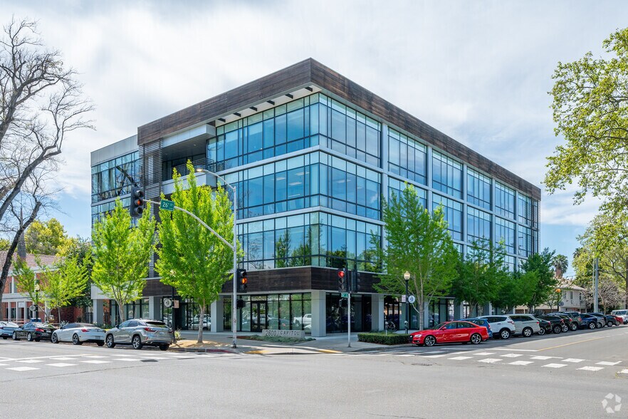 2600 Capitol Ave, Sacramento, CA à louer - Photo de l’immeuble – Image 2 sur 12