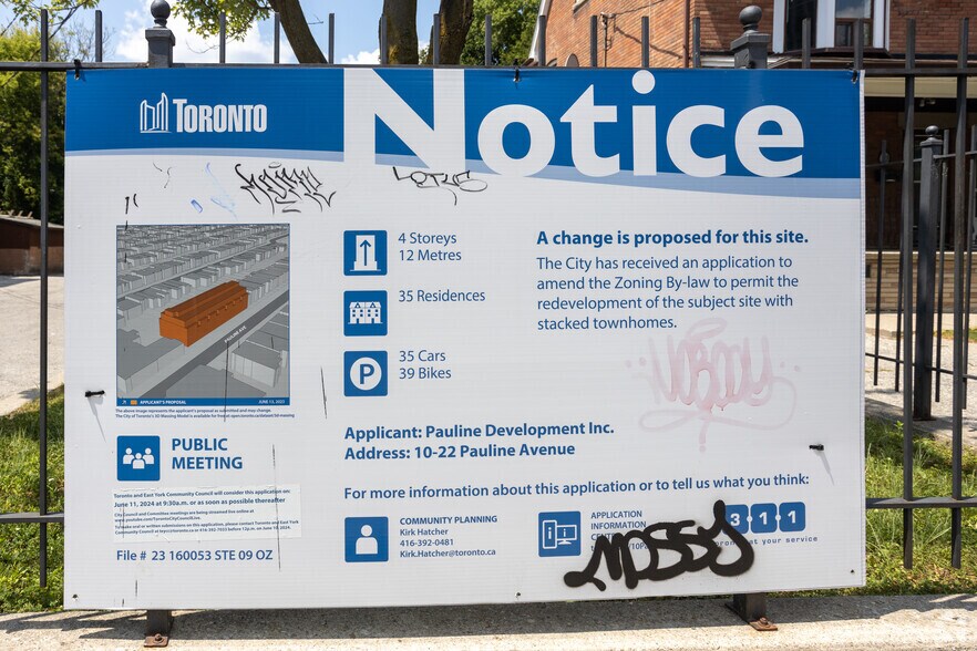 10-22 Pauline Av, Toronto, ON à vendre - Photo de l’immeuble – Image 2 sur 5