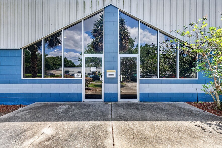 2721 Pemberton Dr, Apopka, FL à louer - Photo de l’immeuble – Image 3 sur 37
