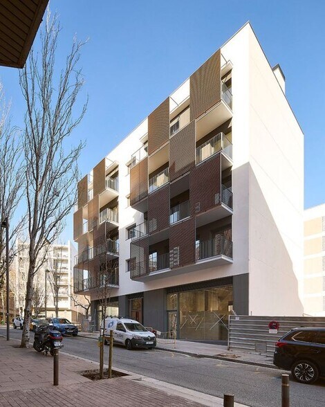 Carrer De La Maladeta, 110-114, Barcelone, Barcelona à louer - Photo de l’immeuble – Image 2 sur 3