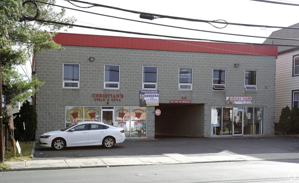 24 Outwater Ln, Garfield, NJ à louer - Photo principale – Image 1 sur 13