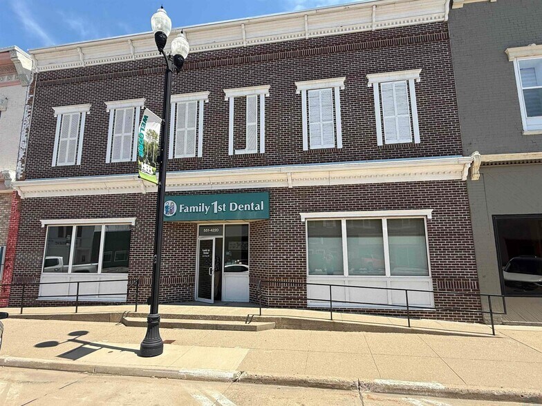 810 Central Ave, Hawarden, IA à vendre - Photo de l’immeuble – Image 1 sur 32