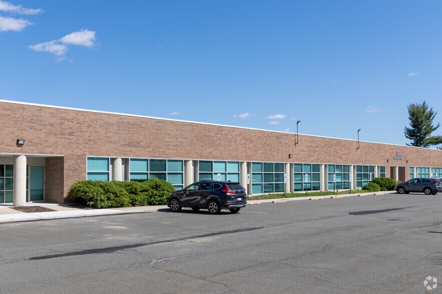 425 Phillips Blvd, Ewing, NJ à louer - Photo principale – Image 1 sur 5