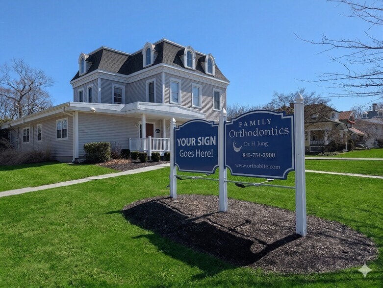 21 Oakland Ave, Warwick, NY à louer - Photo de l’immeuble – Image 2 sur 11