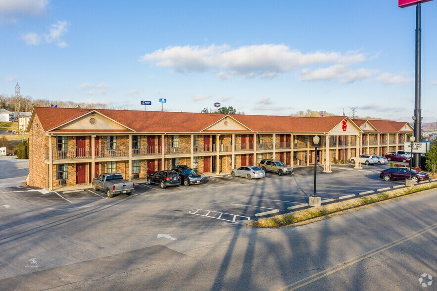 1292 S Walnut Ave, Cookeville, TN à vendre - Photo principale – Image 1 sur 8