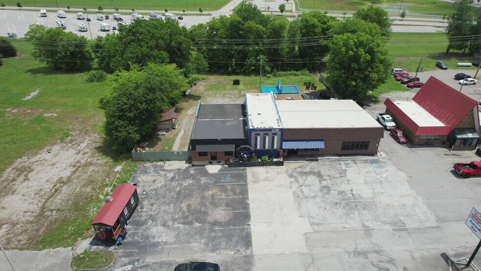 15088 Fort Campbell Blvd, Oak Grove, KY à vendre - Vidéo sur l’annonce professionnelle – Image 2 sur 8