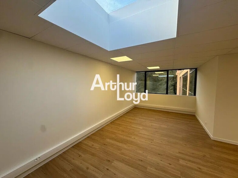 Bureau dans Valbonne à louer - Photo intérieure – Image 2 sur 12