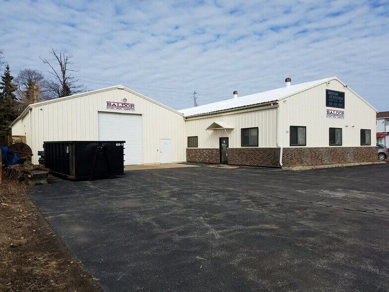 712 Valley Rd, Menasha, WI à louer - Photo principale – Image 1 sur 6
