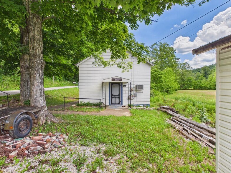 2071 Mattie Rd, Louisa, KY à vendre - Photo de l’immeuble – Image 2 sur 31