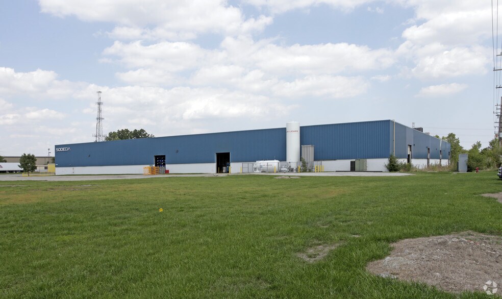 42600 Merrill Rd, Sterling Heights, MI à louer - Photo de l’immeuble – Image 2 sur 17