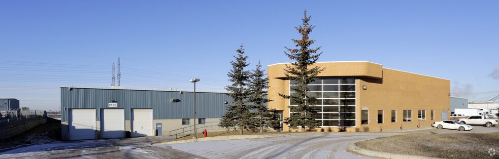 8770 24th St NW, Strathcona County, AB à vendre - Photo de l’immeuble – Image 2 sur 9