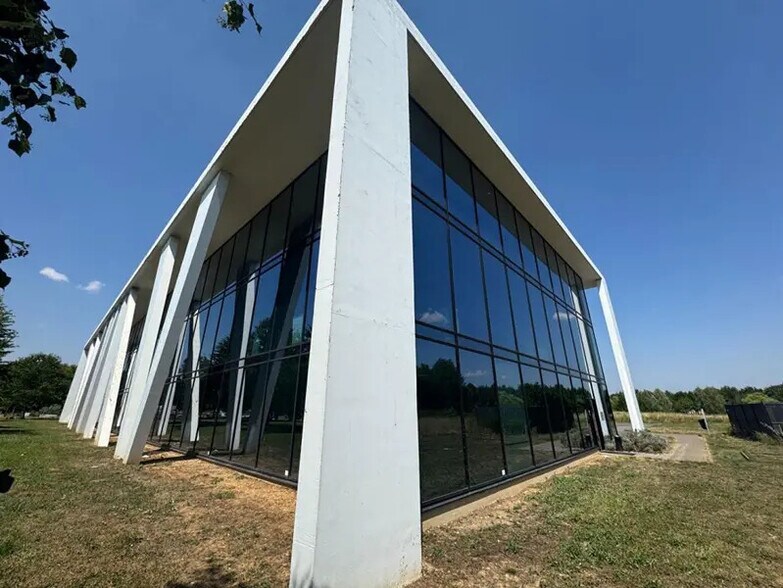 Bureau dans Norroy-le-Veneur à louer - Photo de l’immeuble – Image 1 sur 1