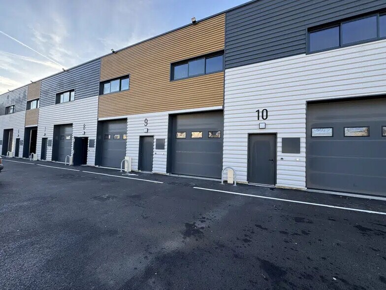 Local d’activités dans Épinay-sur-Seine à louer - Photo de l’immeuble – Image 2 sur 5