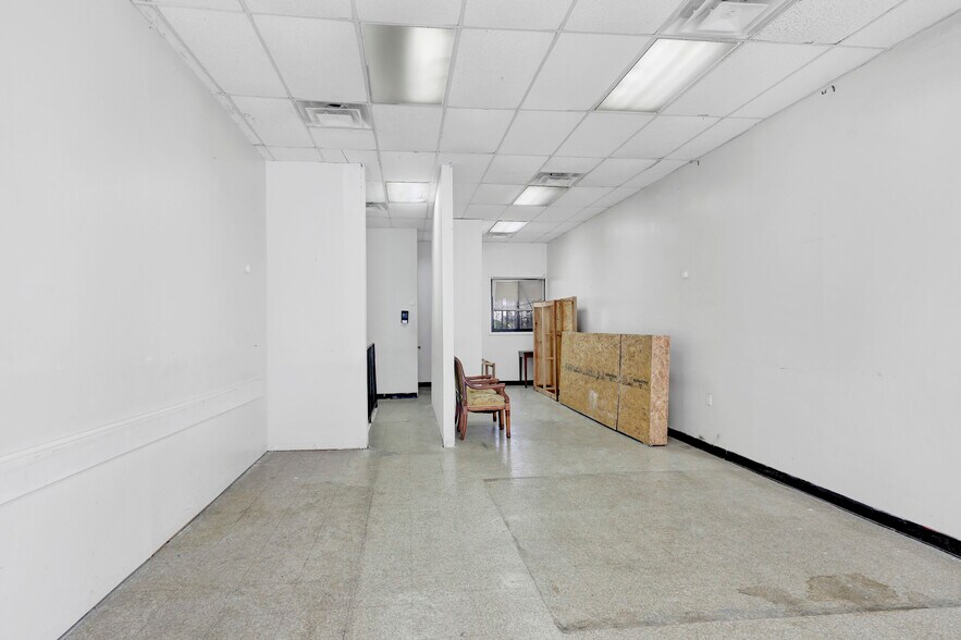 2451-2459 E Tremont Ave, Bronx, NY à louer - Photo de l’immeuble – Image 3 sur 12