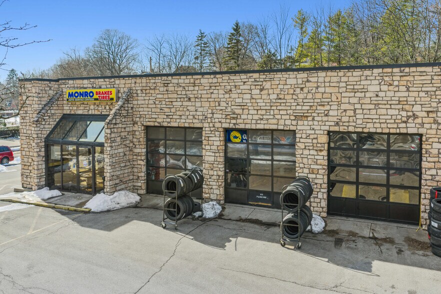 331 Cochran Rd, Mt Lebanon, PA à vendre - Photo de l’immeuble – Image 2 sur 11