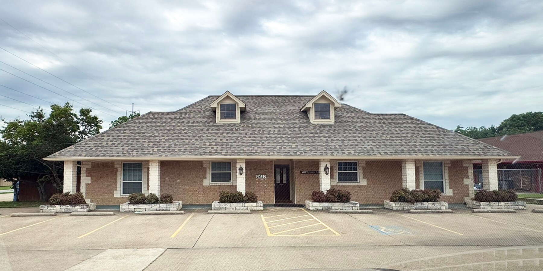 2620 Harwood Rd, Bedford, TX à louer Photo de l’immeuble– Image 1 sur 4