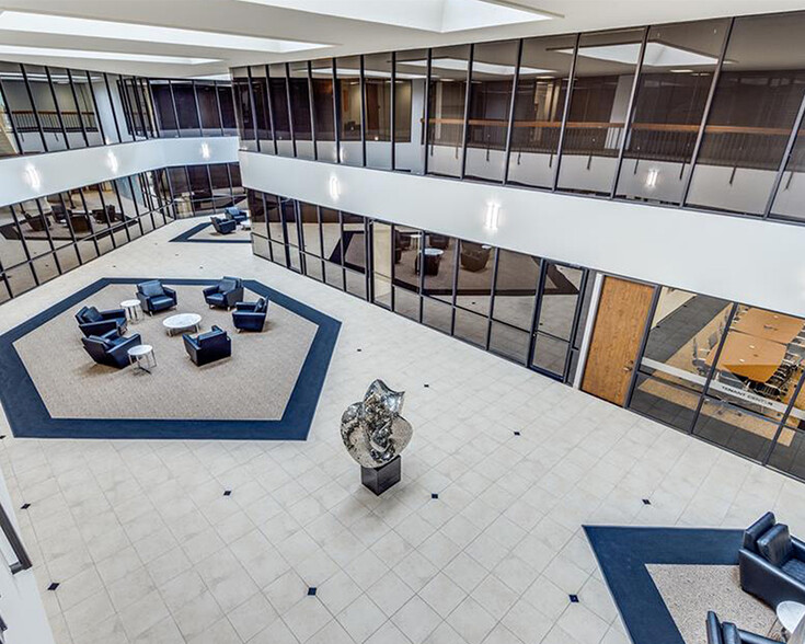 5600 NW Central Dr, Houston, TX à louer - Photo de l’immeuble – Image 2 sur 8