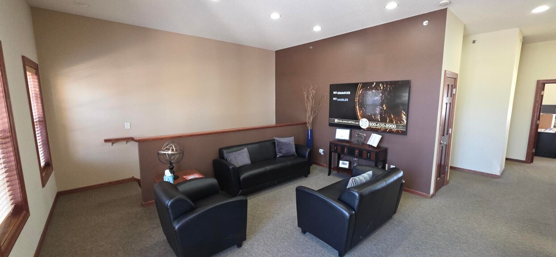2163 Northdale Blvd NW, Minneapolis, MN 55433 - Lot 2163 - - Photo intérieure - Image 2 of 11