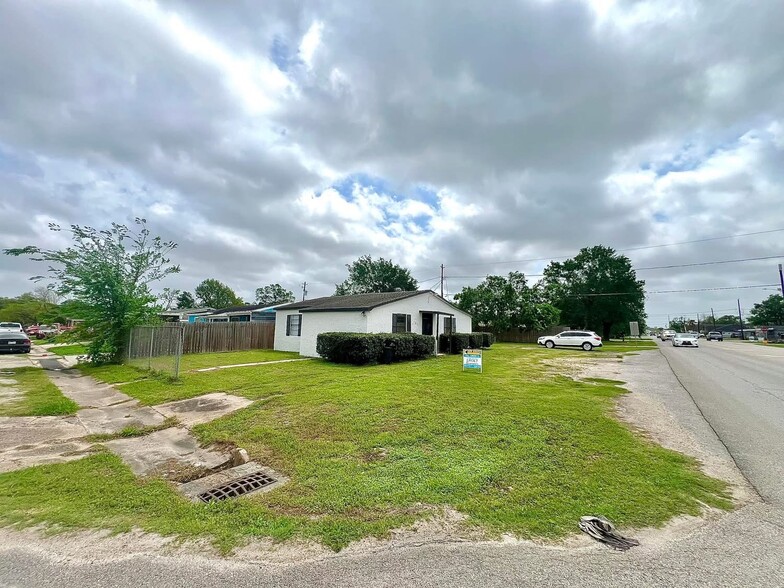 1501 Mercury Dr, Jacinto City, TX à louer - Photo de l’immeuble – Image 1 sur 10