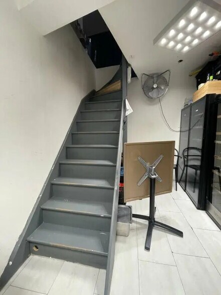 Local commercial dans Reims à louer - Photo de l’immeuble – Image 3 sur 7