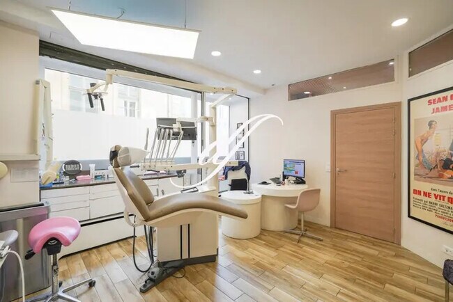 Plus de détails pour Local commercial à vendre