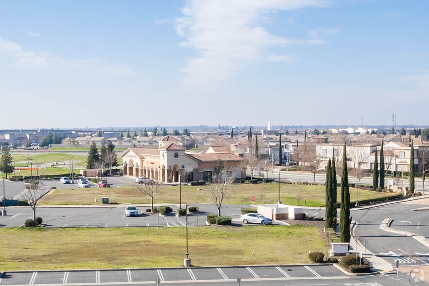 931 Sterling Pky, Lincoln, CA à vendre - Aérien – Image 2 sur 3