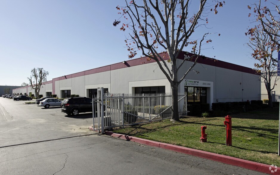 760 E Francis St, Ontario, CA à louer - Photo principale – Image 1 sur 6