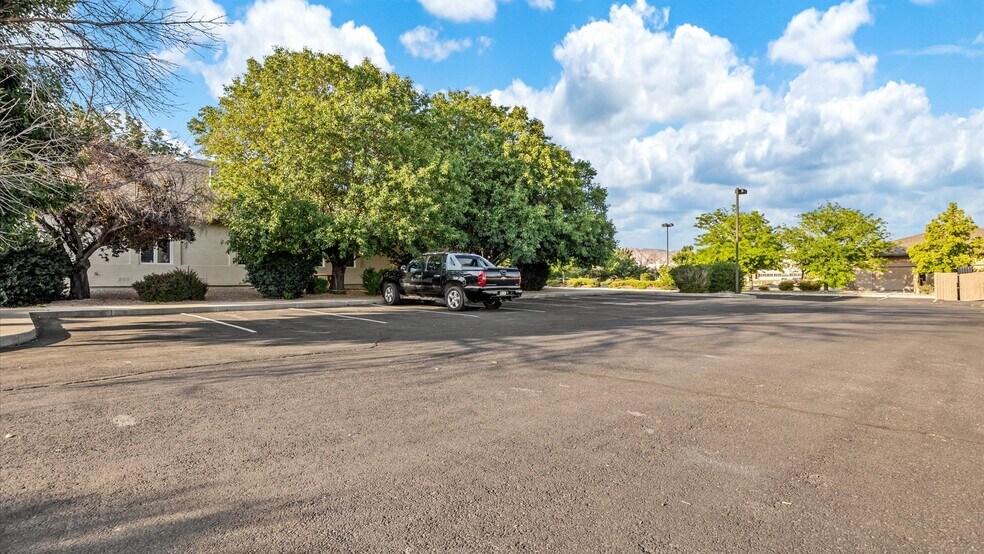 2737 Crossroads Blvd, Grand Junction, CO à vendre - Photo de l’immeuble – Image 3 sur 26