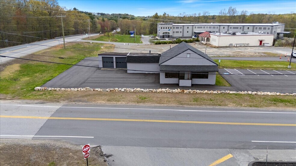 415 Emerson Ave, Hampstead, NH à vendre - Photo de l’immeuble – Image 1 sur 26