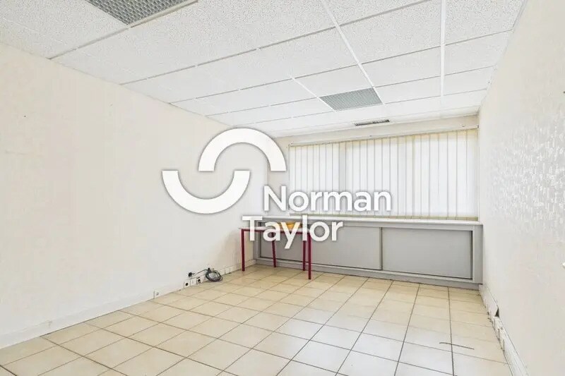 Local d’activités dans Perpignan à louer - Photo de l’immeuble – Image 3 sur 4