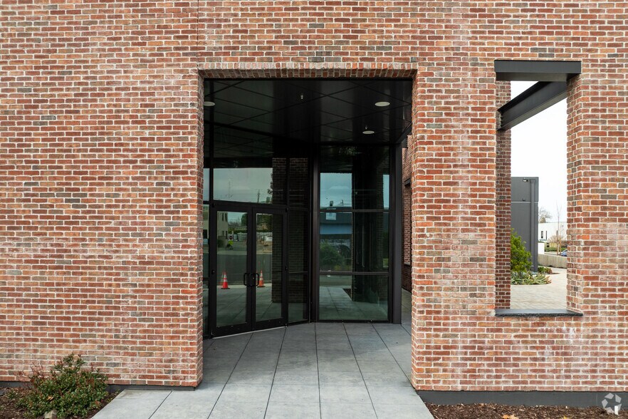 6560 Trinity Ct, Dublin, CA à louer - Photo de l’immeuble – Image 2 sur 12