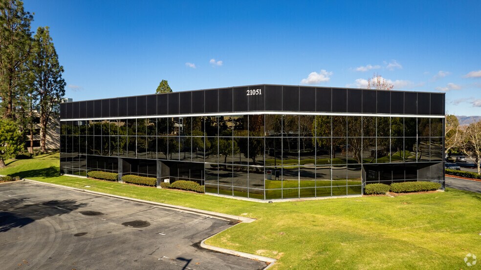 20935 Warner Center Ln, Woodland Hills, CA à louer - Photo principale – Image 1 sur 45