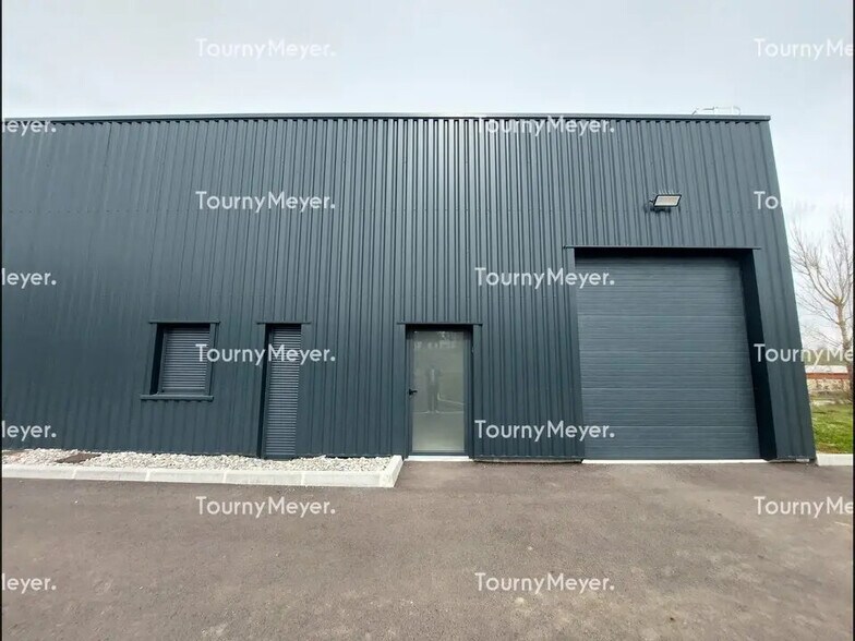 Local d’activités dans Sainte-Foy-d'Aigrefeuille à louer - Photo de l’immeuble – Image 2 sur 7