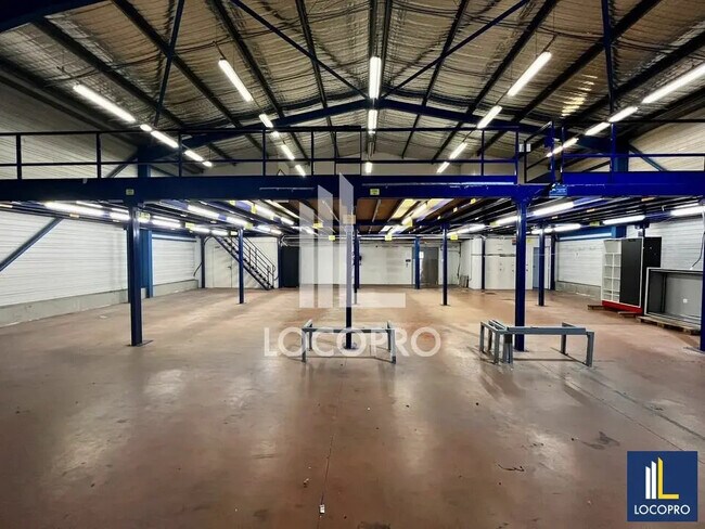 Plus de détails pour Local d’activités à vendre