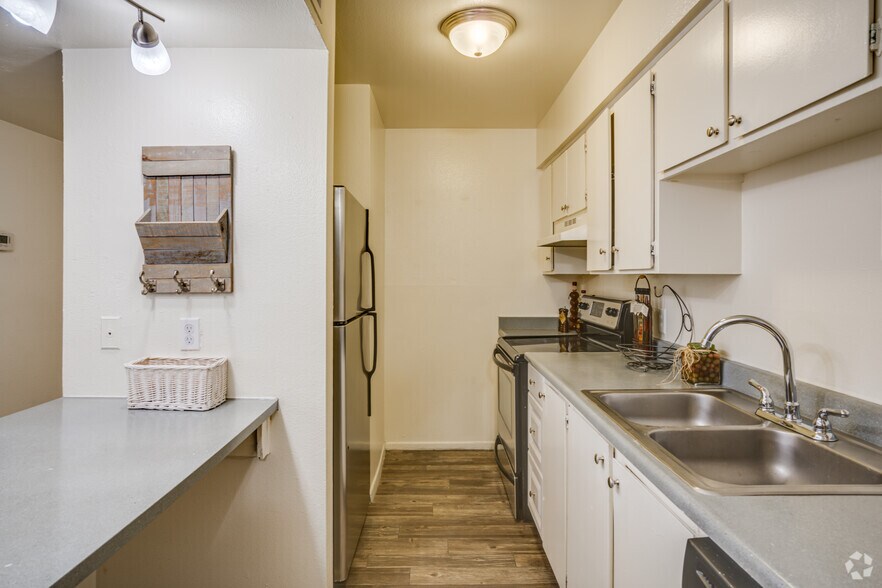 2641 W Butler Dr, Phoenix, AZ à vendre - Photo intérieure – Image 3 sur 9