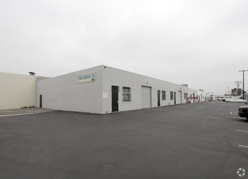 13045 Telegraph Rd, Santa Fe Springs, CA à louer - Photo de l’immeuble – Image 3 sur 10