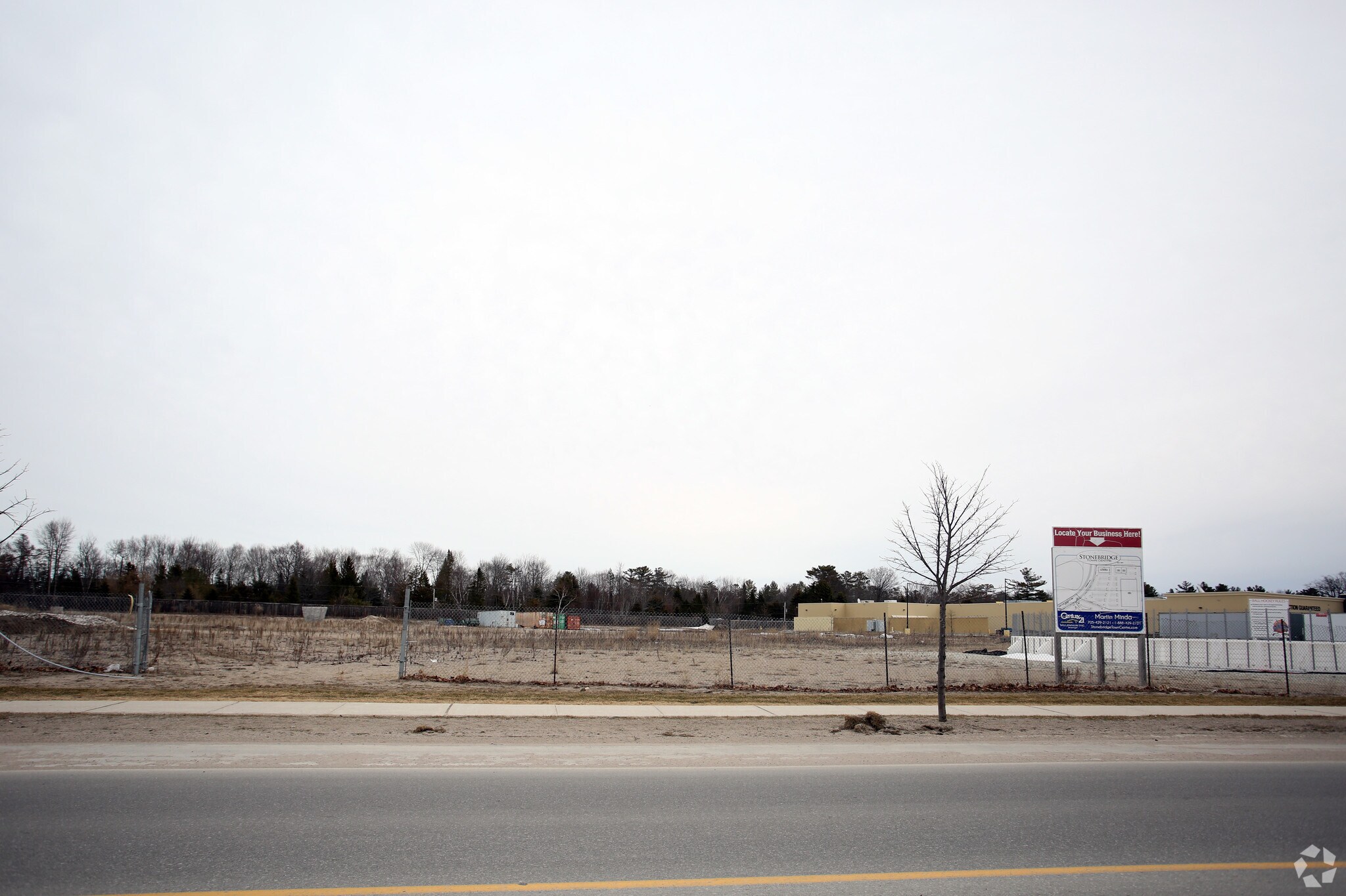 100 Stonebridge Blvd, Wasaga Beach, ON à louer Photo principale– Image 1 sur 3