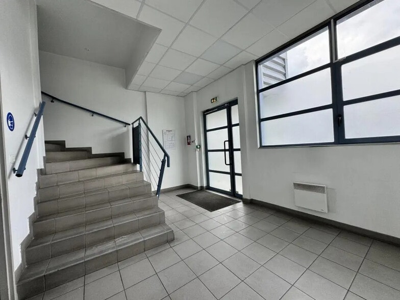 50 Rue Ardoin, Saint-Ouen-sur-Seine à louer - Photo de l’immeuble – Image 3 sur 12