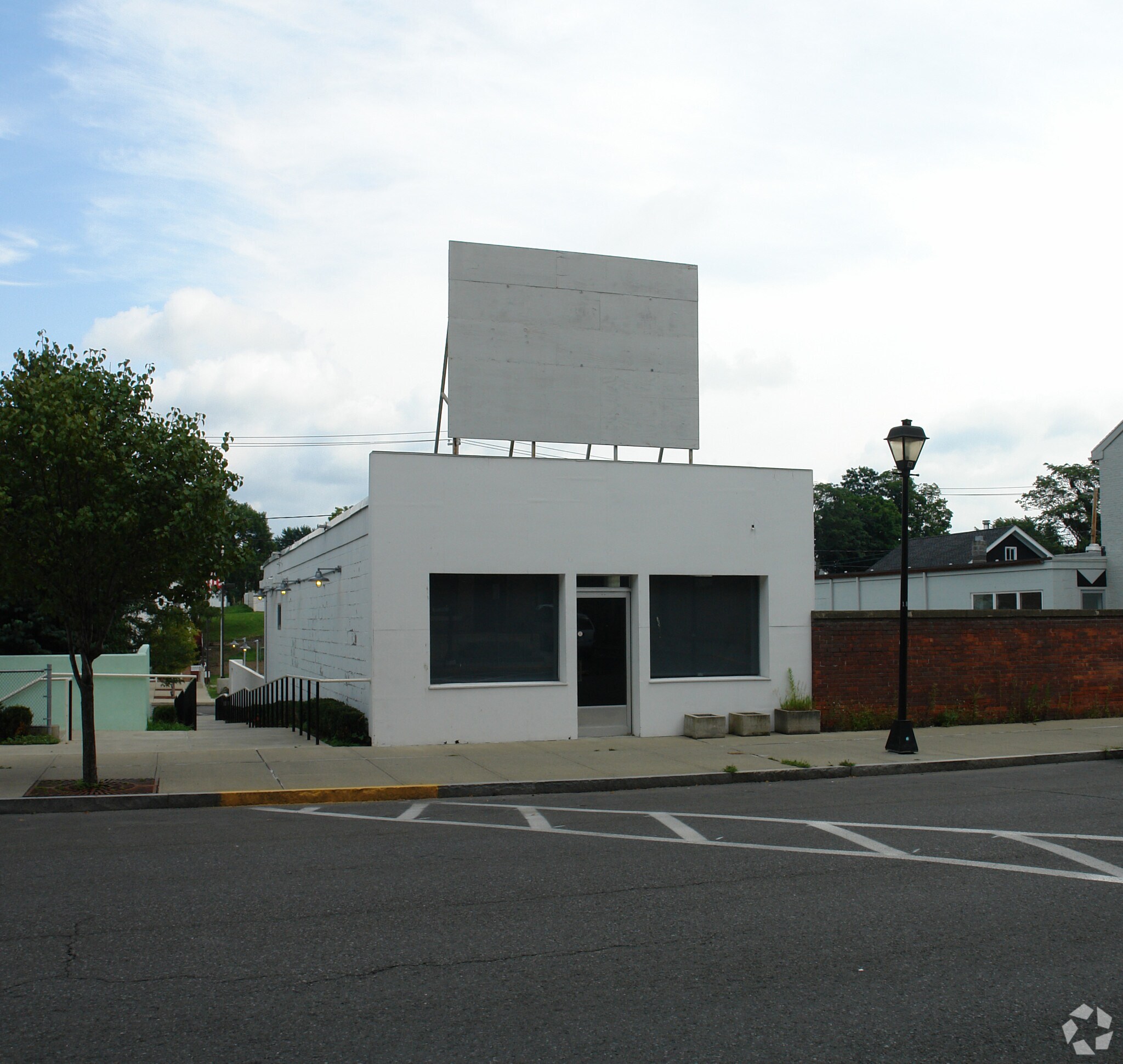 330 Warren St, Hudson, NY à vendre Photo principale– Image 1 sur 3