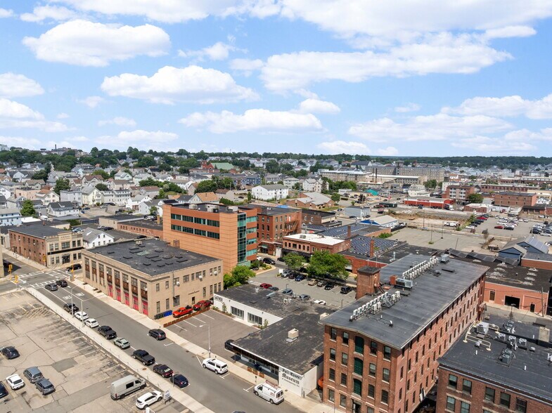 44 Troy St, Fall River, MA à louer - Photo de l’immeuble – Image 3 sur 20