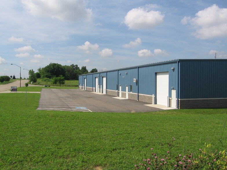 2021-2029 Venture Cir SE, Massillon, OH à louer - Photo de l’immeuble – Image 3 sur 5