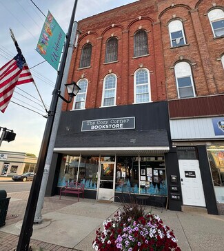 Plus de détails pour 144 S Cochran Ave, Charlotte, MI - Local commercial à vendre