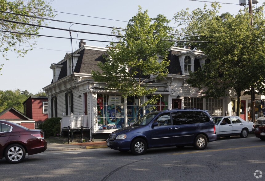 1326 Old Northern Blvd, Roslyn, NY à louer - Photo de l’immeuble – Image 2 sur 12