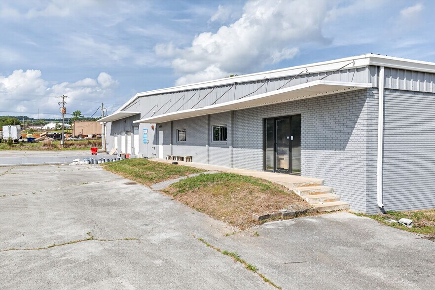 167 Industrial Park Cir, Livingston, TN à louer - Photo principale – Image 1 sur 20