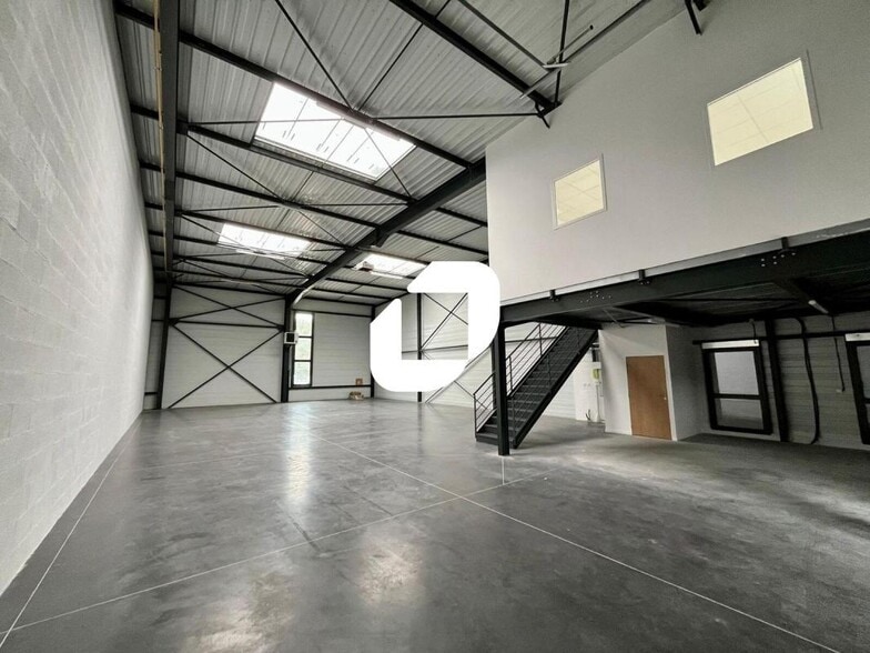88 Rue De L'Industrie, Saint-Priest à louer - Photo intérieure – Image 2 sur 10